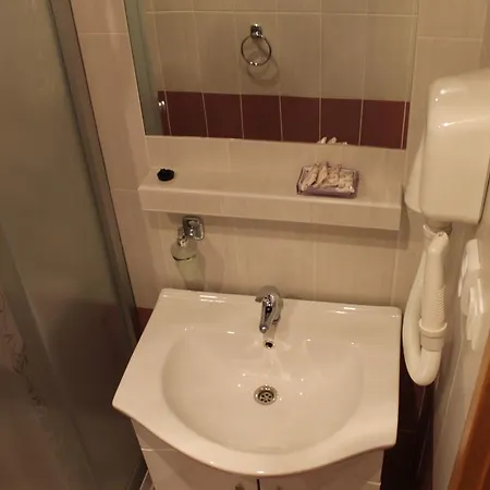 Hostel Sd Jedlikova 9 Kösice